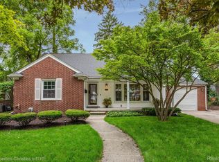 13323 Hart Ave, Huntington Woods, MI 48070