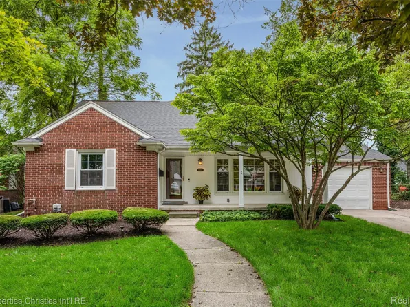 13323 Hart Ave, Huntington Woods, MI 48070