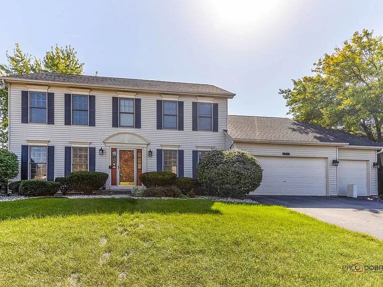 1214 Shoreline Dr — Photo 1
