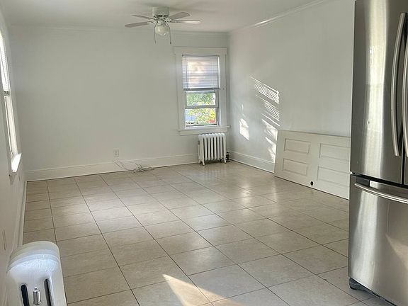 4th image of 363 Belleville Ave