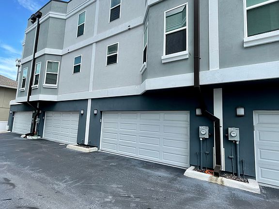 3rd image of 1524 W Fig St