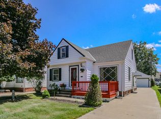 28904 W Willowick Dr, Eastlake, OH 44095
