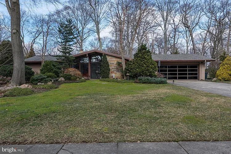 924 Fernwood Rd photo 1