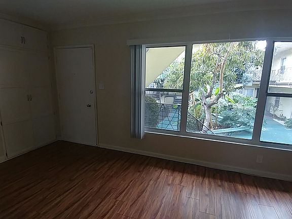5th image of 655 N Manhattan Pl