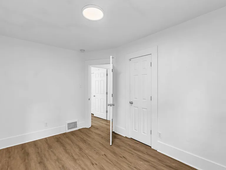 724 E Browning Ave — Photo 13