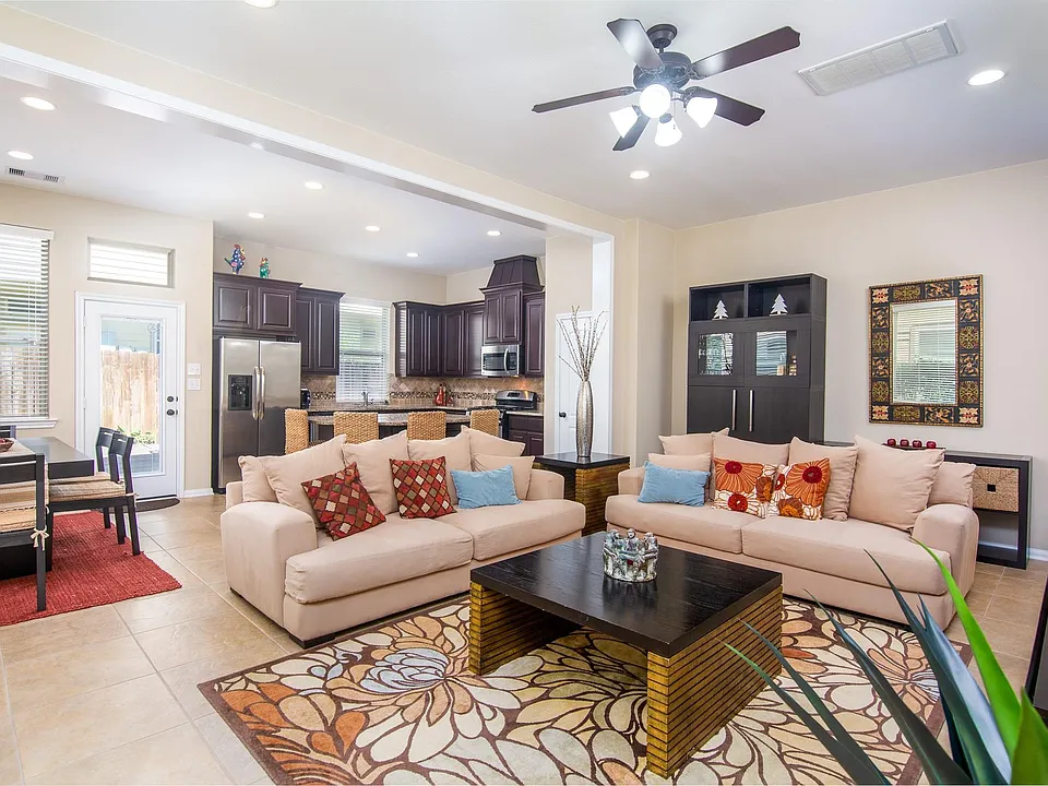 11 Cheswood Manor Ct