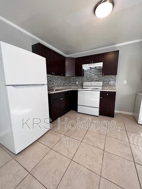 1 bed, 1.0 bath, 689 sqft, $1,295 — Photo 2