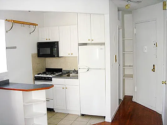 Rented by Chartwell Manhattan Realty | media 9