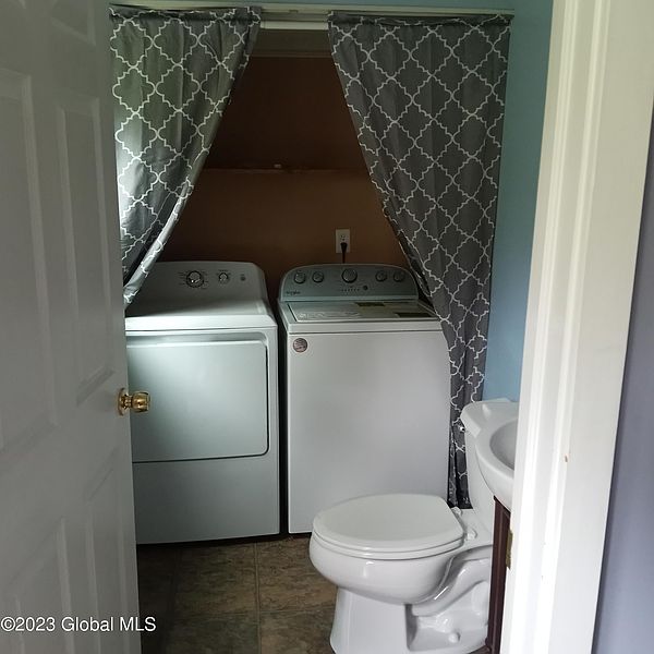 3rd image of 37 Bartlett Street