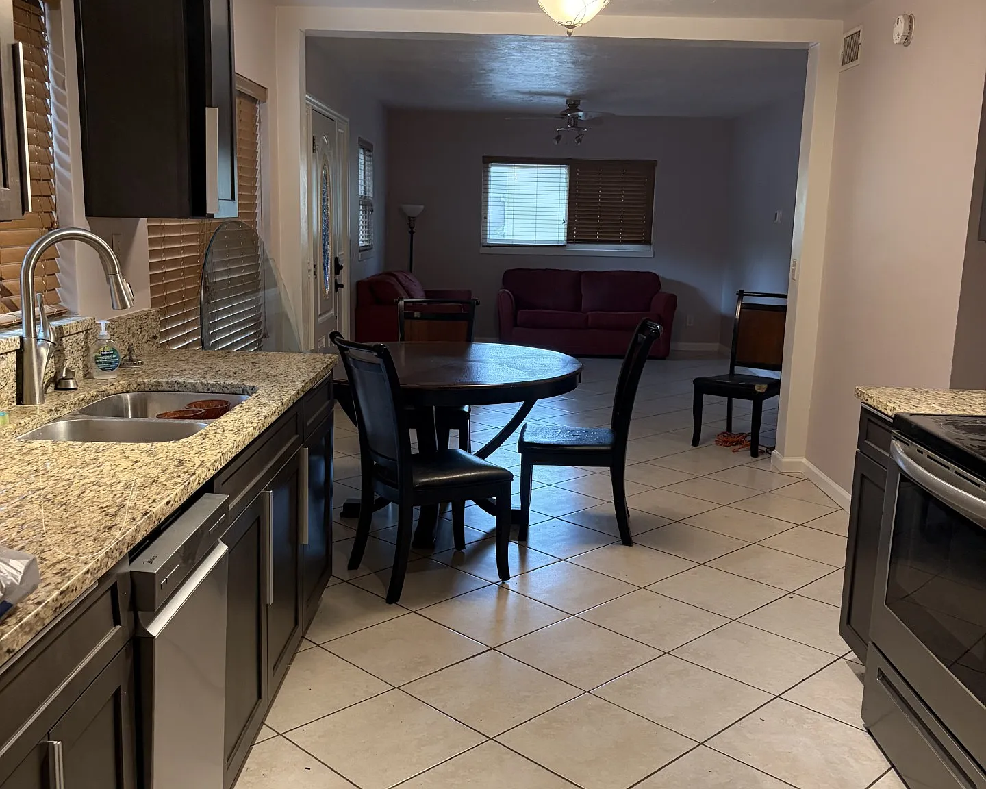 4 bed, 1400 sqft, $1,700 — Photo 2