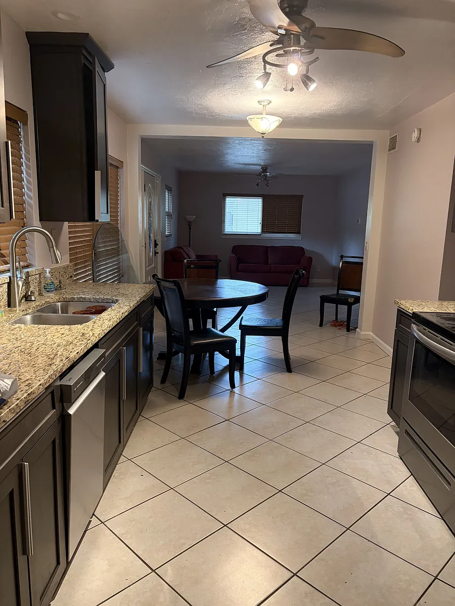 kitchen and dining area - 2815 NE 17th Ter