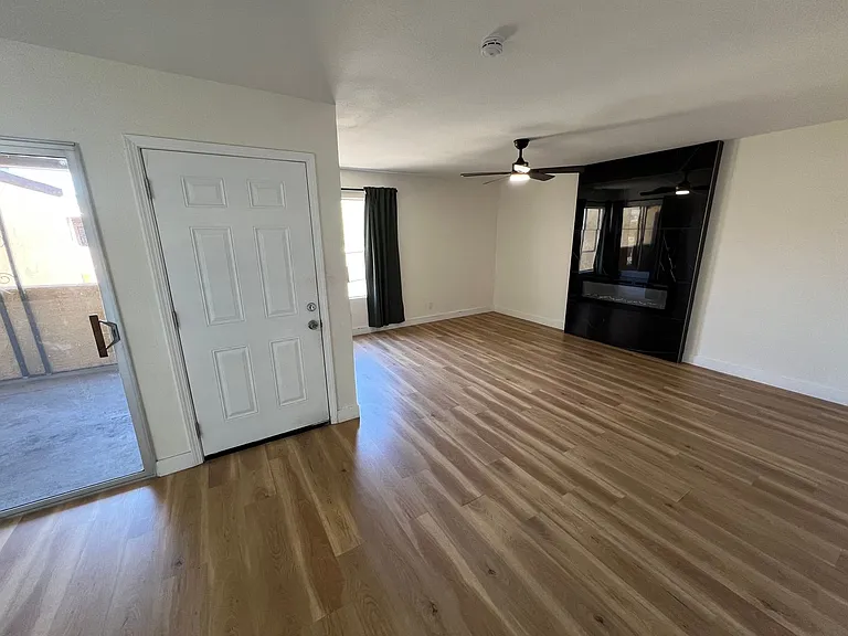 1534 Hialeah Dr #D — Photo 3
