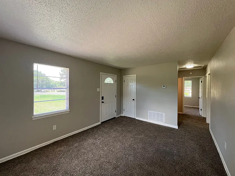 385 Washburn Dr — Photo 8