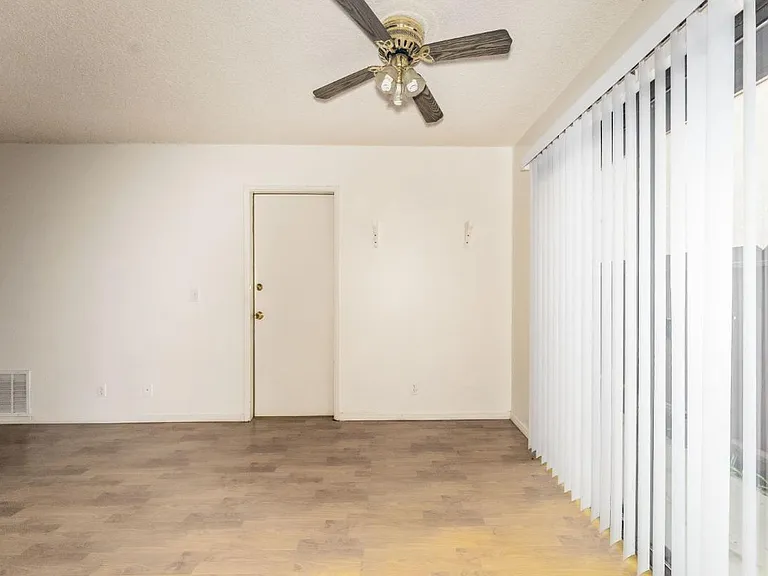1020 W Atkins Ave #B — Photo 10