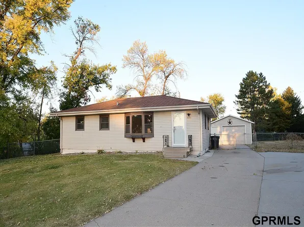 9351 Redman Cir, Omaha, NE 68134