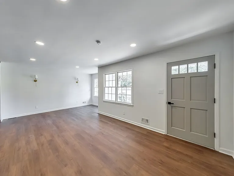 1920 Mozelle Dr — Photo 13