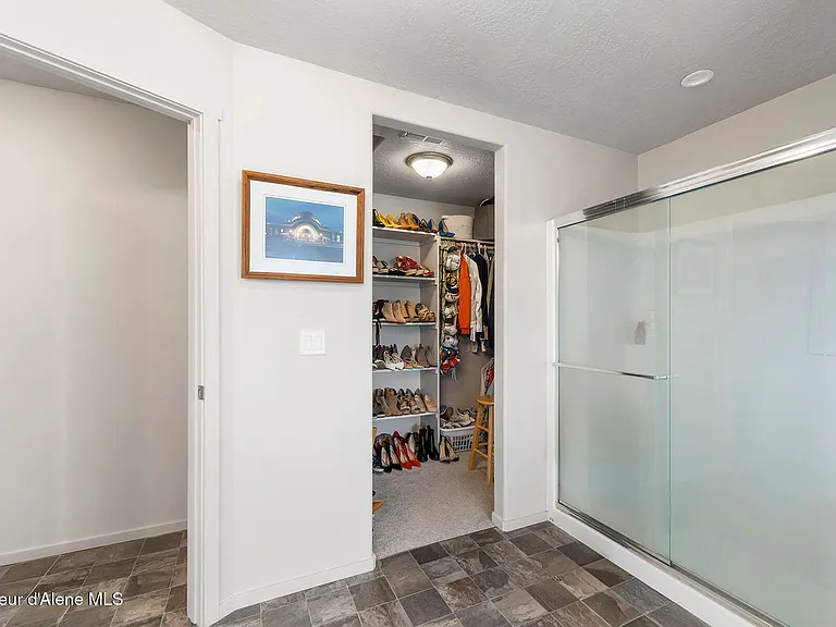 984 E Allenby Ave — Photo 22