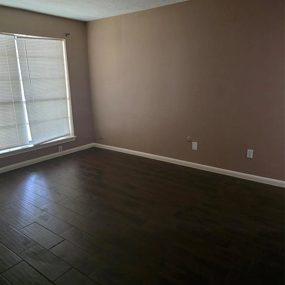 4 bed, 2.0 bath, 1692 sqft, $2,100 — Photo 3