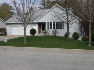 1016 Pawn Dr, Green Bay, WI 54313