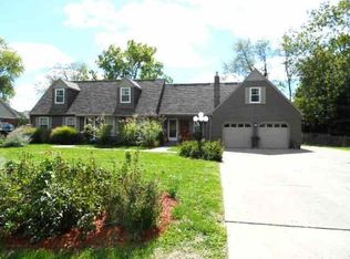975 E Cambridge Dr, Terre Haute, IN 47802
