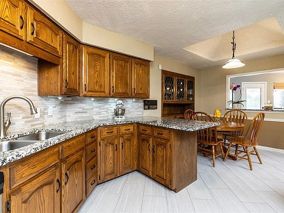 4th image of 5002 Brookhollow Ct