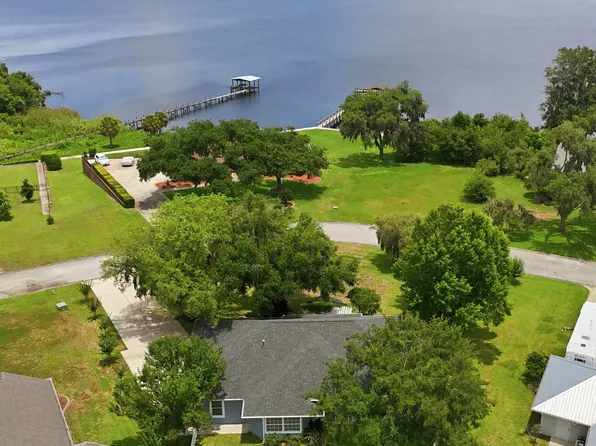 241 Crystal Cove Dr, Palatka, FL 32177