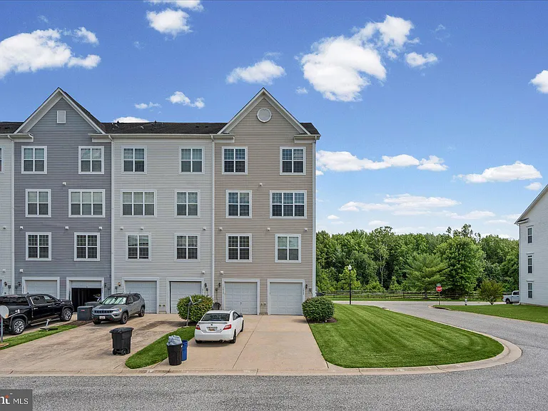 1670 Mohegan Dr #B — Photo 35