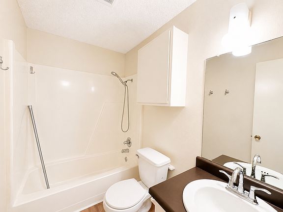 5th image of 620 Londonderry Ln #202