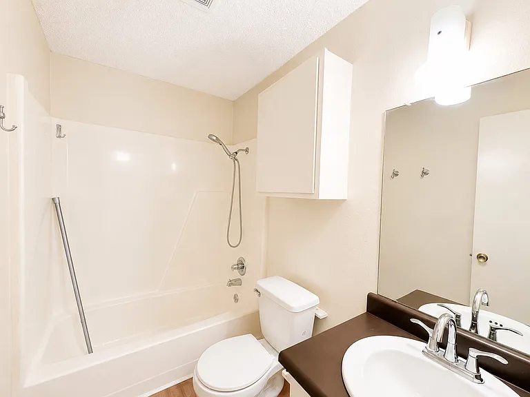 620 Londonderry Ln #202 — Photo 5