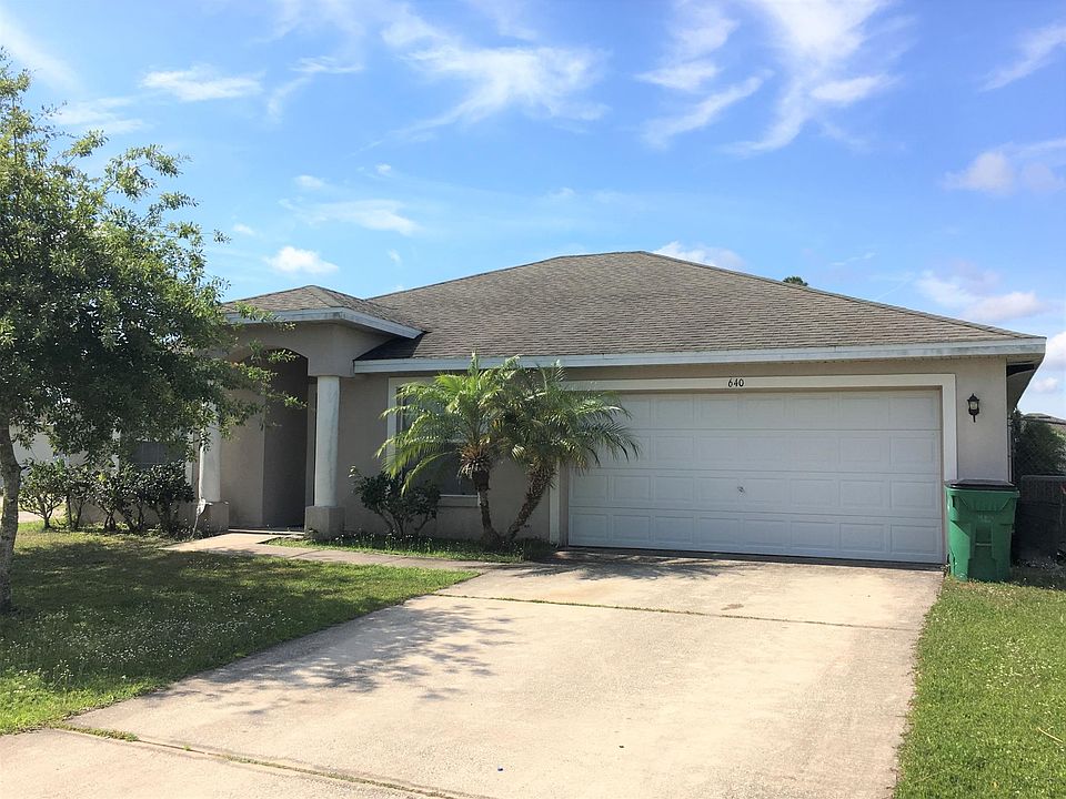 2 CAR GARAGE AND BIG DRYWAY