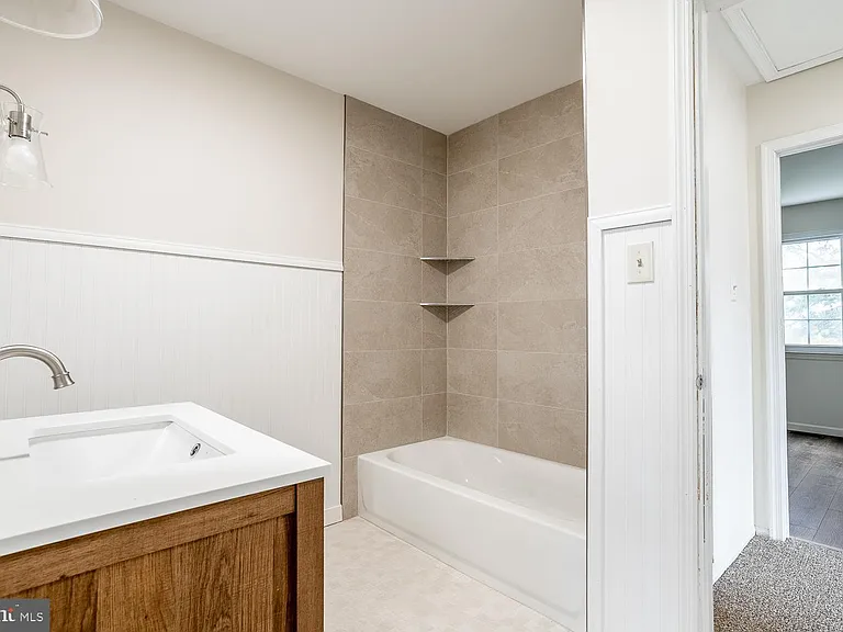 10 Honey Locust Ln — Photo 21
