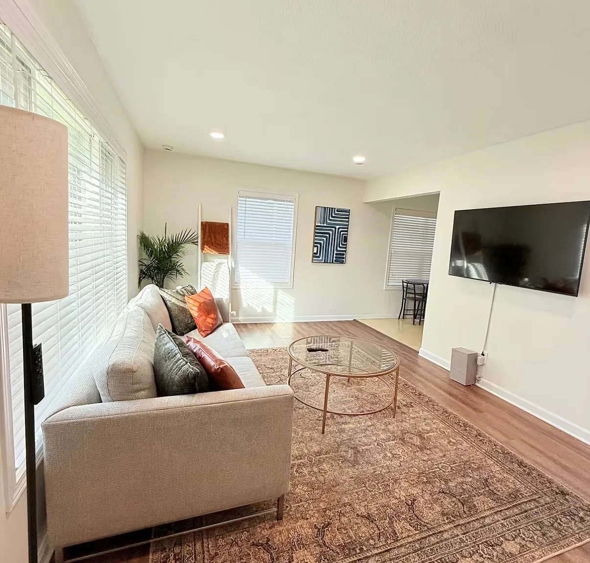 1 bed, 550 sqft, $2,050 — Photo 3