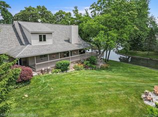 9650 Montgold Ave, White Lake, MI 48386