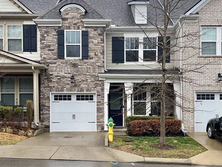 1021 Livingstone Ln — Photo 2