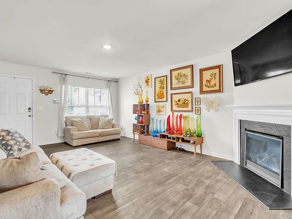 4th image of 1080 Yearling Way