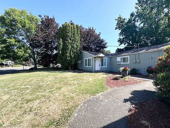2nd image of 840 SE Francis Ave #0