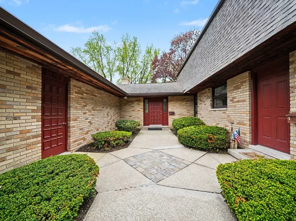 2727 S Lakeshore Dr APT E-20, Saint Joseph, MI 49085