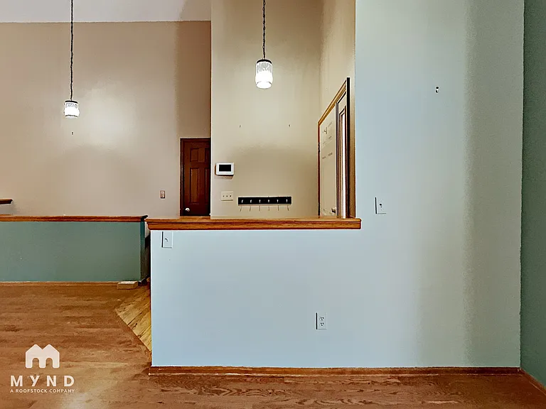2402 S Gray Dr — Photo 3