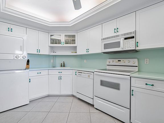 4th image of 86 Macfarlane Dr APT 3J