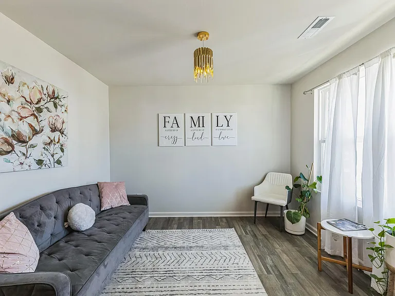 1253 Manor Dr — Photo 4