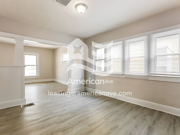 670666_005_living_room_4.jpg