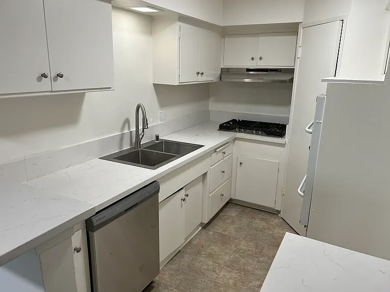 202 N Clark Dr #202 — Photo 8