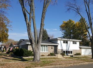 311 Wheeling Ave, Wheeling, IL 60090