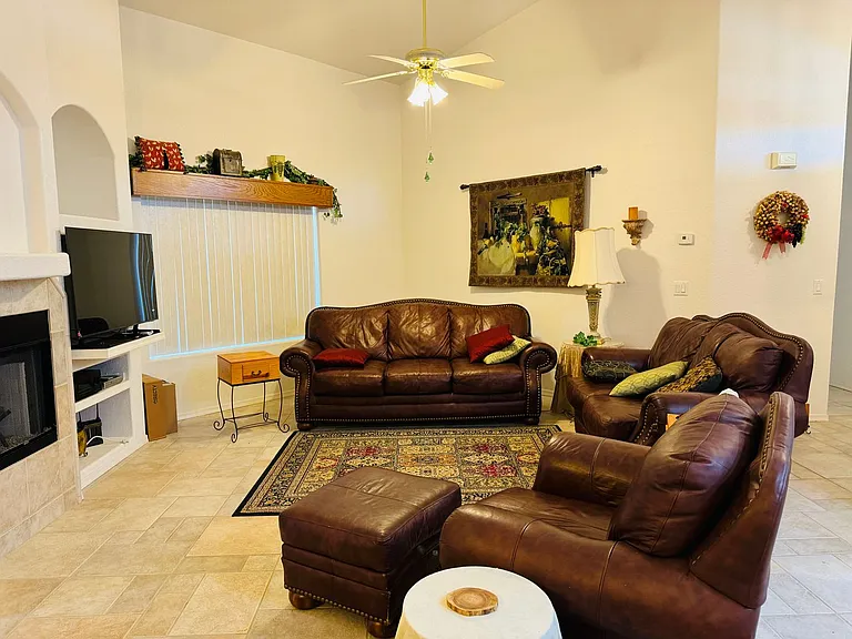2057 E Sandtrap Ln — Photo 5