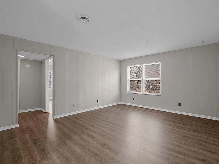 Sunset Manor Apartments — Photo 24