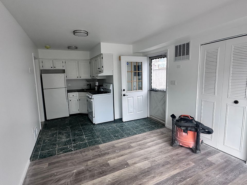 1st image of 39 Edward Ct Floor 1