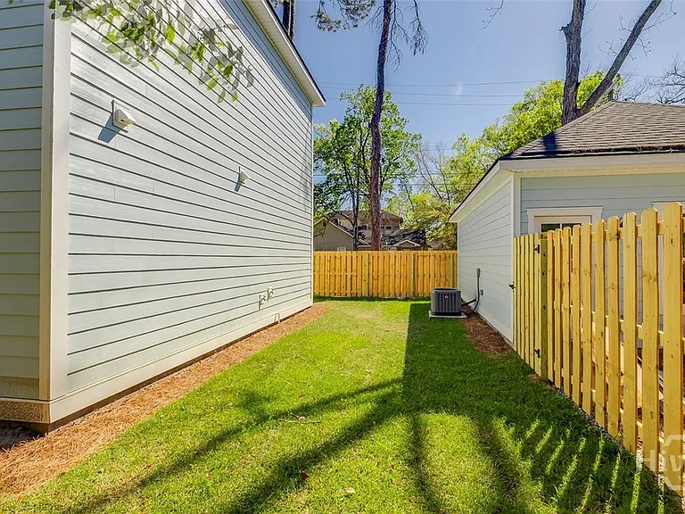 1615 Le Grand St — Photo 24