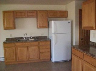 1402 W Trainor Dr APT B, Pontiac, IL 61764