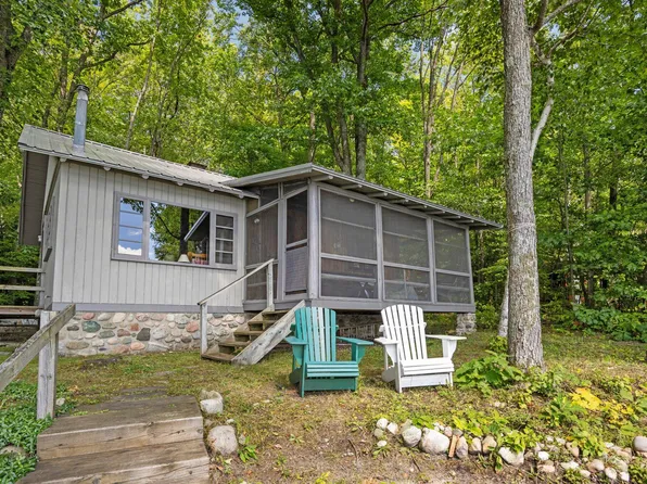 368 Delta Ln, Boyne Falls, MI 49713