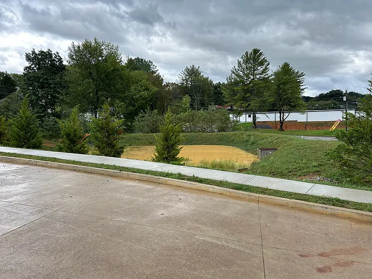 255 Keswick Dr — Photo 3
